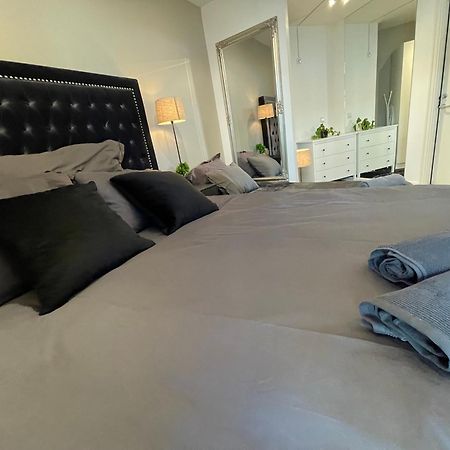 Luxurious Modern Room In Central Oslo - Eur 4K Expensive Bed And 82" Cinematic Tv Luaran gambar