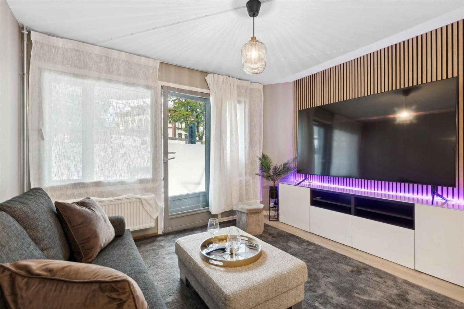 Luxurious Modern Room In Central Oslo - Eur 4K Expensive Bed And 82" Cinematic Tv Luaran gambar