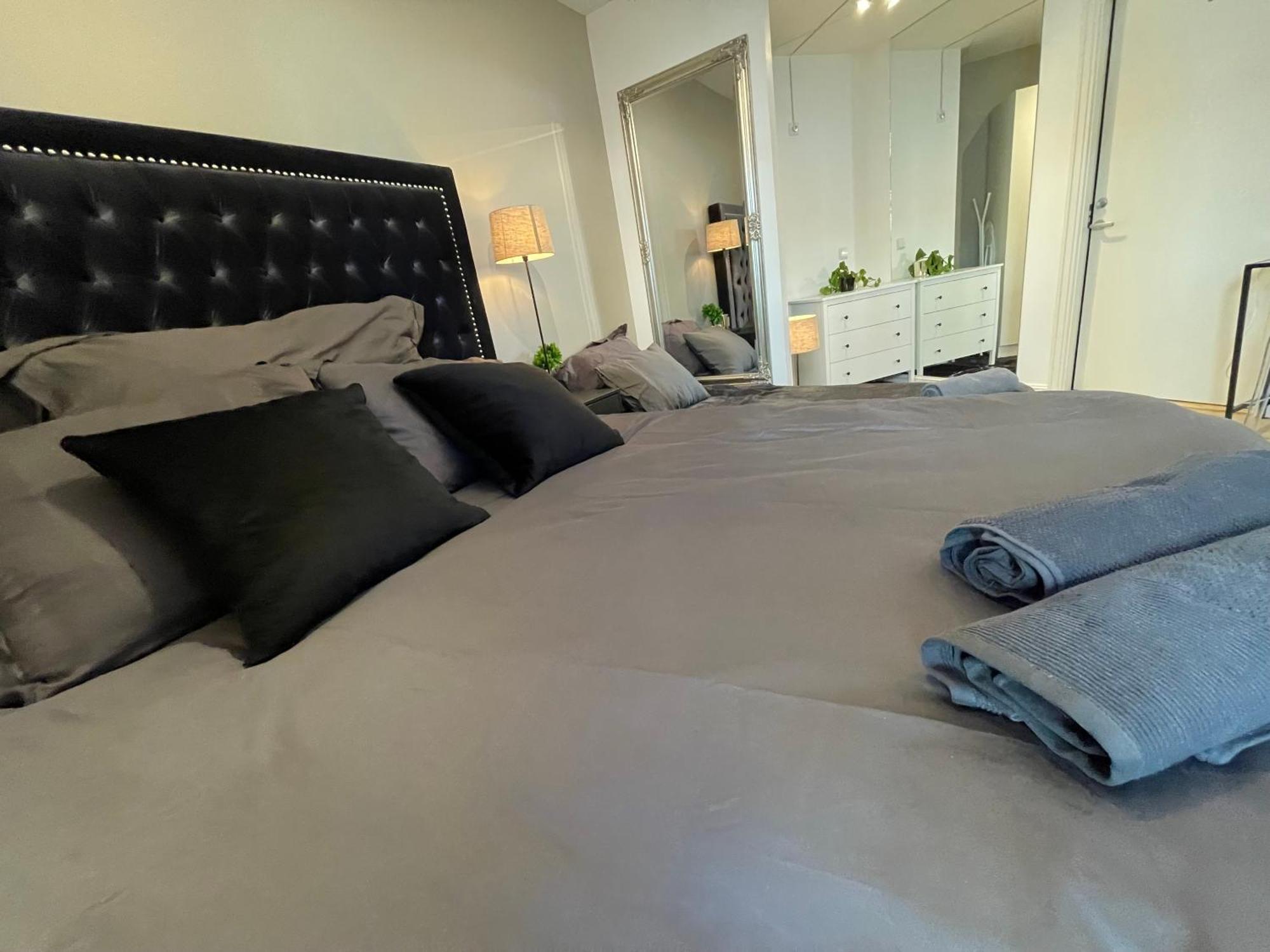 Luxurious Modern Room In Central Oslo - Eur 4K Expensive Bed And 82" Cinematic Tv Luaran gambar