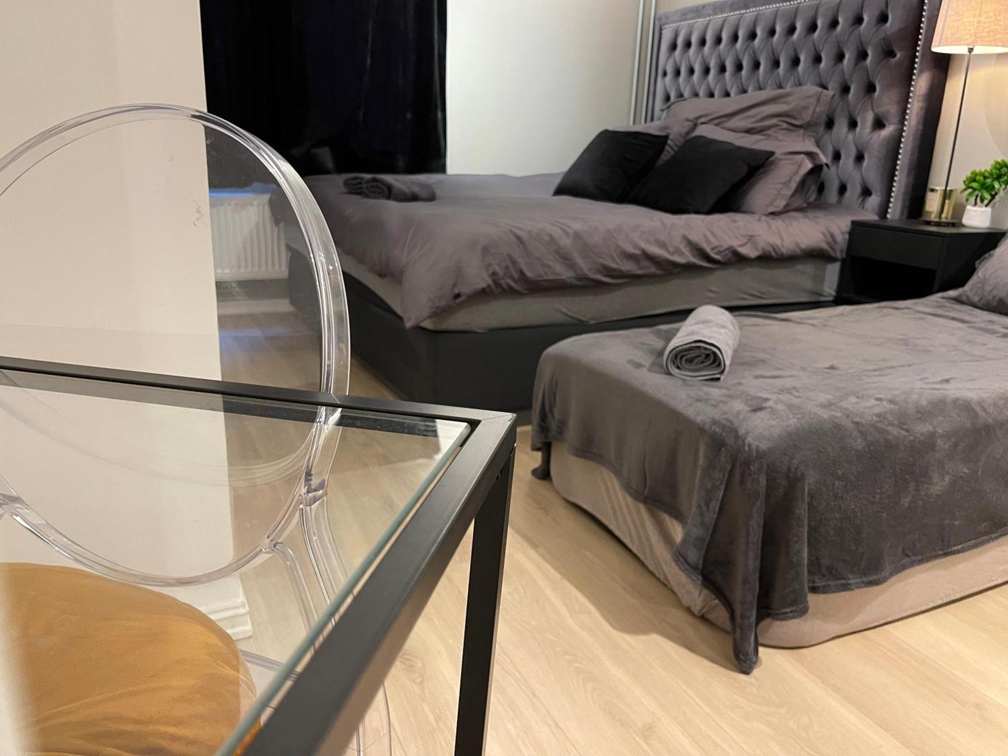 Luxurious Modern Room In Central Oslo - Eur 4K Expensive Bed And 82" Cinematic Tv Luaran gambar